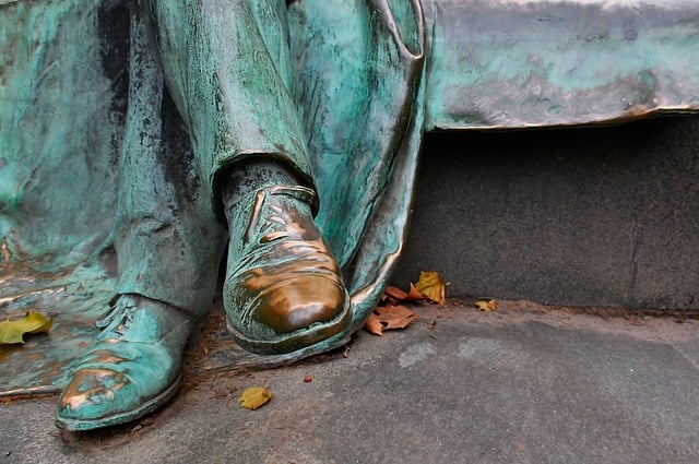 Green metal - patina effect on statue